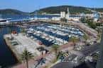 Vista aérea del puerto deportivo de Curuxeiras con numerosos barcos