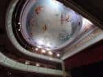 Detalle del techo abovedado y pintado del Teatro Principal de Ourense