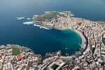 Vista aérea de la península de A Coruña y la Ensenada del Orzán
