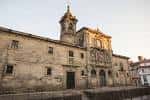 Vista exterior del Convento de las Madres Mercedarias con su fachada principal y campanario