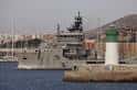 Buque Carnota (A-61) en el puerto de A Coruña con un faro verde