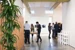 Evento corporativo en MUTA con asistentes y decoración moderna