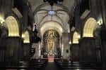 Interior de la Iglesia de San Jorge mostrando la nave y el altar