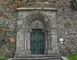 Puerta de San Andrés, entrada secundaria de piedra con arco románico