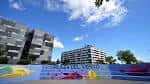 Mural de arte urbano en la Plaza del Viento del barrio de ...