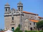Vista frontal del Monasterio de San Salvador de Lérez con sus dos torres