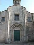Fachada principal de la Colegiata do Sar con su campanario