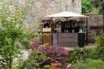 Barra exterior en el jardín del Pazo de Toubes