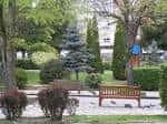 Zona ajardinada del Parque da Milagrosa con bancos