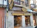 Fachada exterior de la Confitería Glaccé con su letrero