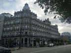 Imponente edificio histórico con cúpula en el Areal de Vigo