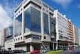 Fachada exterior moderna del Centro Fonseca con grandes ventanales