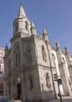 Vista exterior de la Iglesia Castrense de San Andrés bajo cielo azul