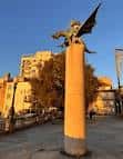 Primer plano de la estatua de la Fada e o Dragón en el Paseo de Alfonso XII