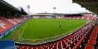 Vista panorámica del estadio Campo de A Cheda con gradas rojas