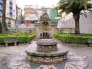 Panorámica del entorno ajardinado de la Fuente de As Burgas