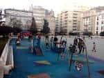 Parque infantil en la Plaza de Vigo, un espacio para actividades familiares