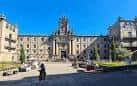 Fachada principal del Colegio de San Xerome en la Praza da Inmaculada