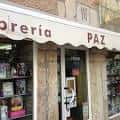 Fachada de la Libraría Paz con toldo y escaparates