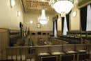 Sala de reuniones o salón interior del Pazo de Raxoi con mobiliario clásico