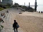 Paseo marítimo y escalinatas de acceso a la Playa de San Amaro