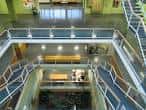 Atrio interior y escaleras de la Escola Técnica Superior de Enxeñaría