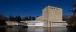 Panorámica exterior del Auditorio de Galicia con su reflejo en el agua