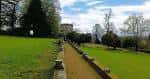 Jardines y sendero de acceso al Pazo de Illobre
