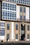 Fachada exterior del Instituto Tecnológico de Galicia con ventanales