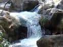Detalle de una pequeña cascada en el río Almofrei
