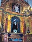 Capilla interior con figuras religiosas en la Iglesia de Santo Domingo