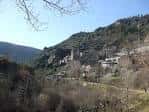 Pueblo enclavado en un valle montañoso de Ourense