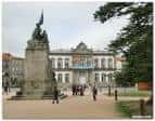 Monumento y Pazo Provincial en la Praza de España de Pontevedra