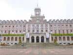 Fachada principal del Ayuntamiento de Ferrol en la Praza de Armas