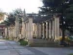 Pérgola de piedra en la Alameda de Bouzas