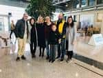 Interior del Tinglado del Puerto con un grupo de personas en un evento