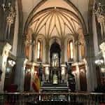 Interior de la Iglesia Castrense de San Andrés con altar y bóvedas