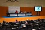 Interior del auditorio del Edificio Multiusos con escenario y asientos