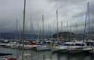Marina del Real Club Náutico de Vigo con numerosos veleros amarrados