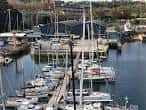 Detalle de los amarres y embarcaciones en la Marina Coruña