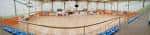 Vista aérea de una cancha deportiva interior con gradas