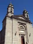Fachada de la Concatedral de Santa María de Vigo desde un ángulo bajo