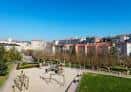 Vista elevada del área de juegos y zonas verdes del Parque Barbaña