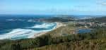 Panorámica aérea de la costa de Doniños con playa y mar