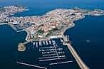 Vista aérea panorámica de la Marina Coruña y la península de A Coruña