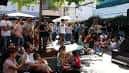 Vista de la Plaza José Sellier Loup con público asistente a un evento diurno