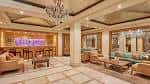Elegante bar y salón lounge del hotel, ideal para recepciones