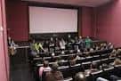 Vista general del auditorio del Cineclube Padre Feijóo con público y pantalla