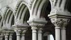 Detalle de los arcos y columnas del Claustro de San Francisco en Ourense