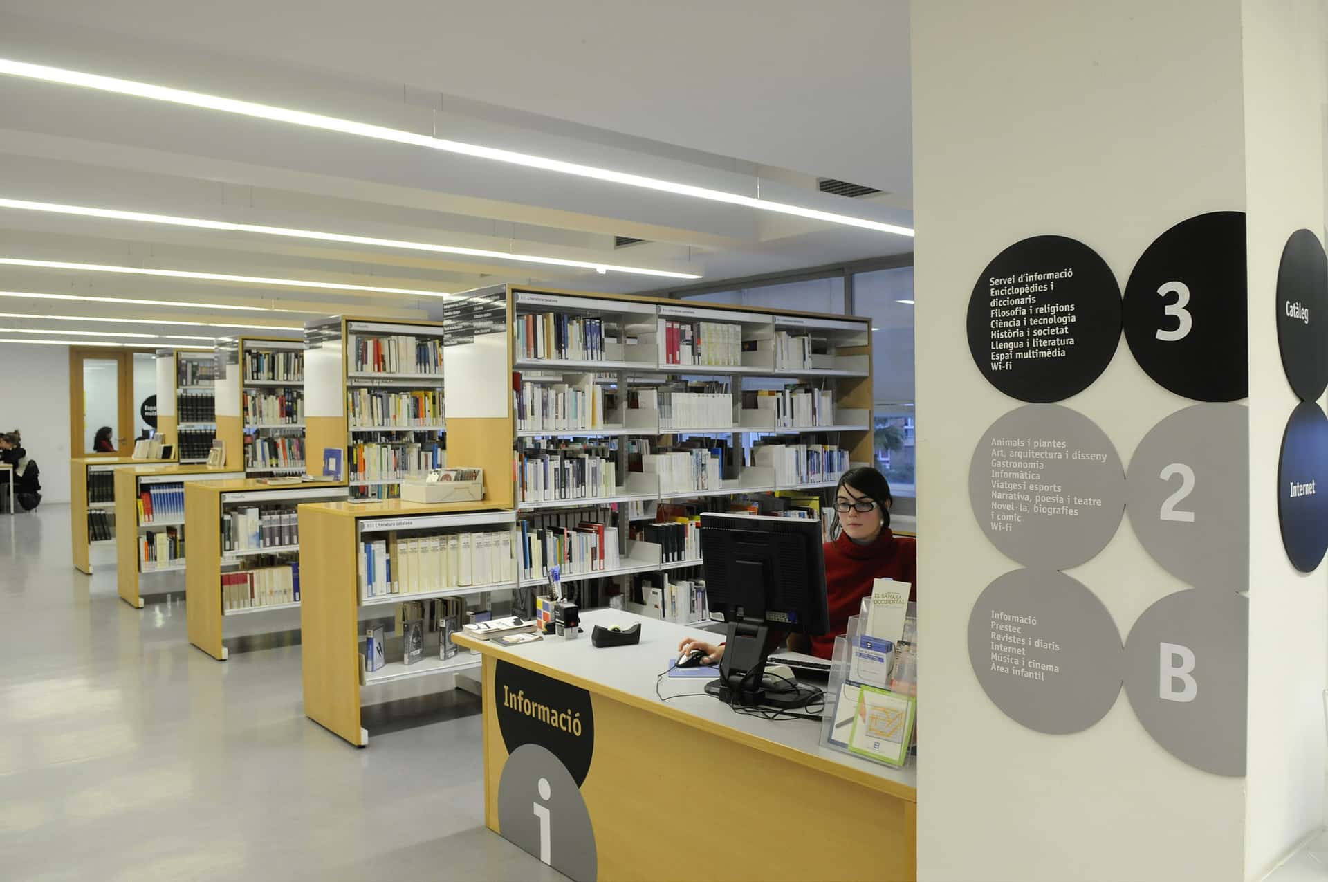 Exposición de libros sobre movilidad sostenible